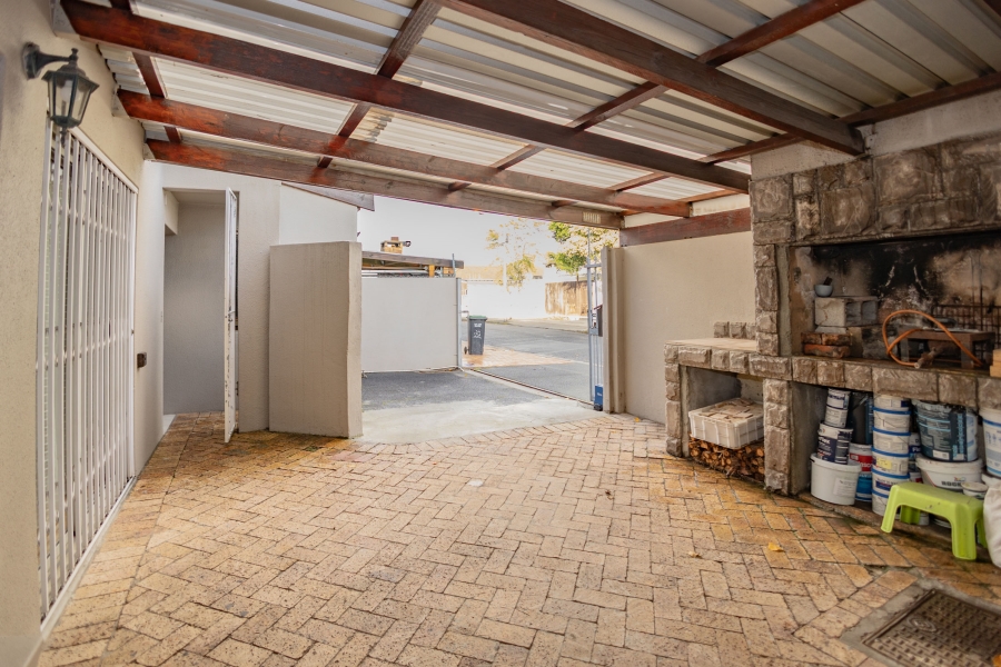 3 Bedroom Property for Sale in Oakdale Western Cape